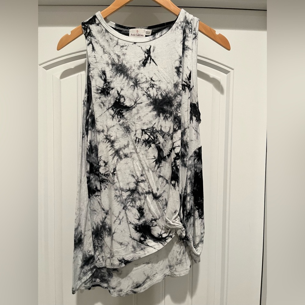 Petit Gâteau size L faux front knot tank